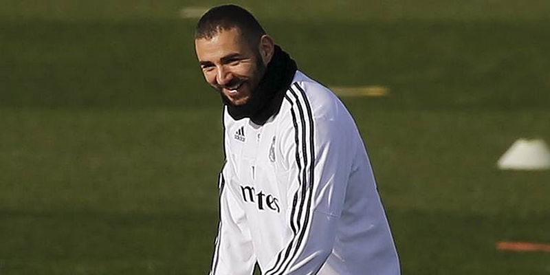 Real Madrid's Karim Benzema attends a training session in Valdebebas, outside Madrid, Spain, December 4, 2015. REUTERS/Andrea Comas